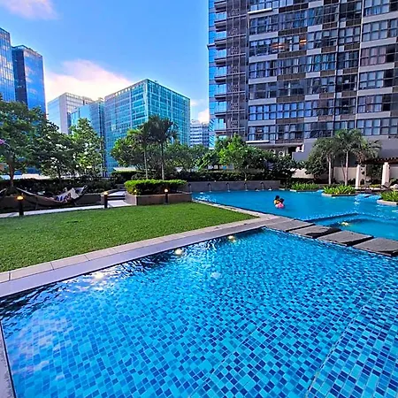 Staycations Up Above 13 At Bgc