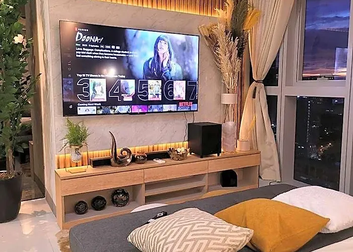Staycations Up Above 13 At Bgc 4* Манила