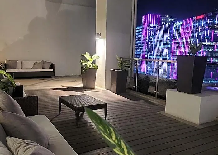 Отель Staycations Up Above 13 At Bgc 4*