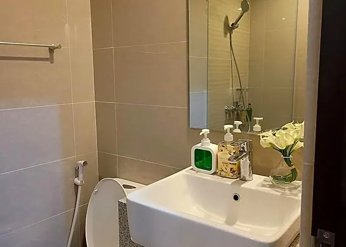Staycations Up Above 13 At Bgc Отель 4*