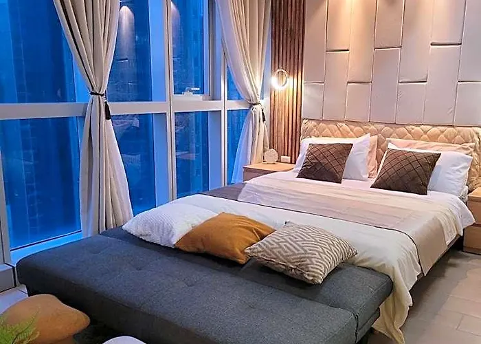 Staycations Up Above 13 At Bgc Отель Манила