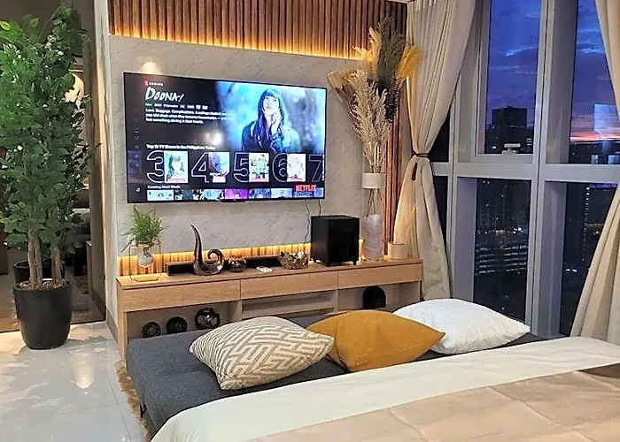 Staycations Up Above 13 At Bgc 4* Манила