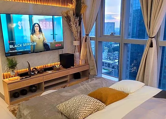Отель Staycations Up Above 13 At Bgc