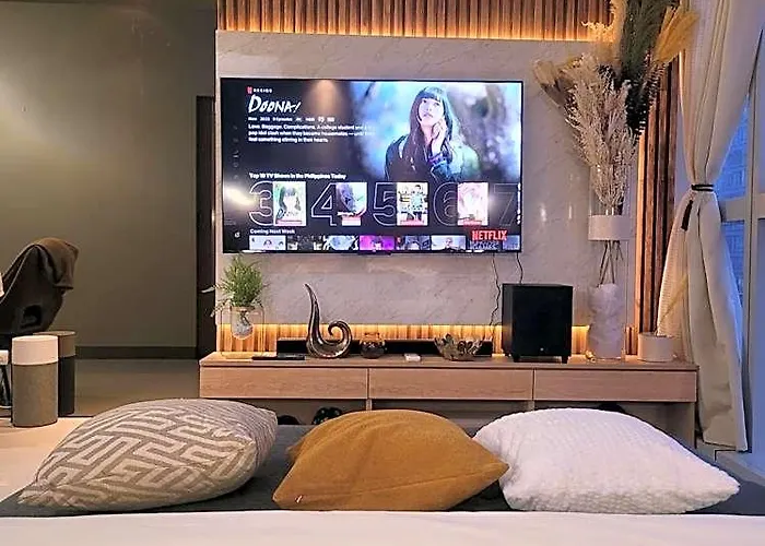 Staycations Up Above 13 At Bgc 4* Манила