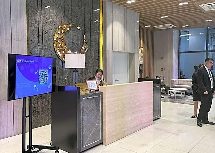 Отель Staycations Up Above 13 At Bgc Манила