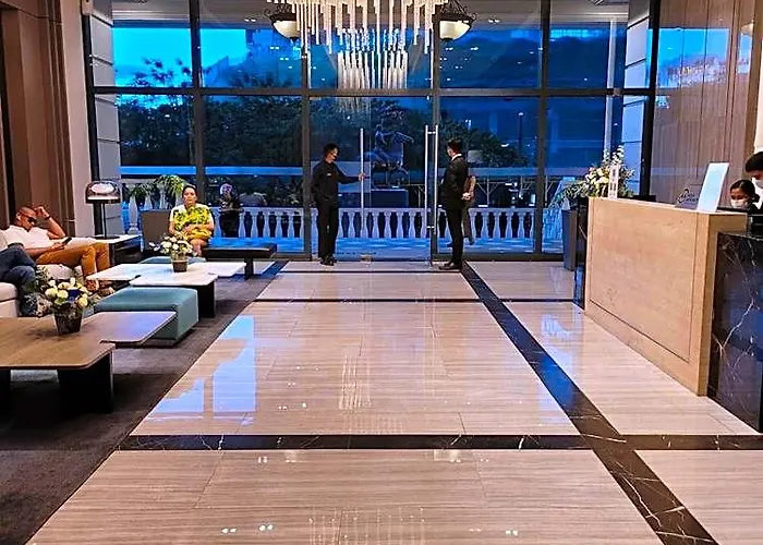 Staycations Up Above 13 At Bgc Отель