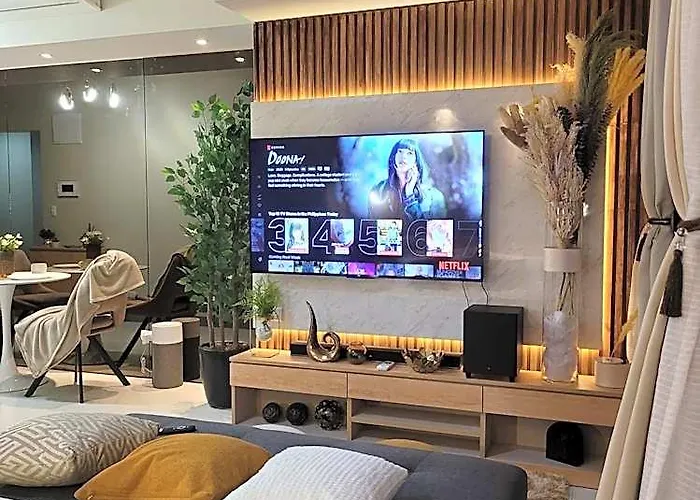 Отель Staycations Up Above 13 At Bgc Манила